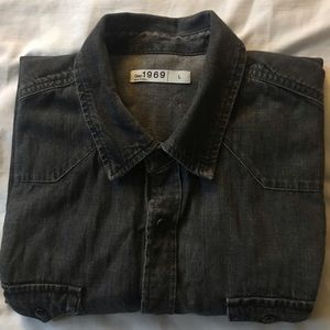 Men’s gap button down shirt